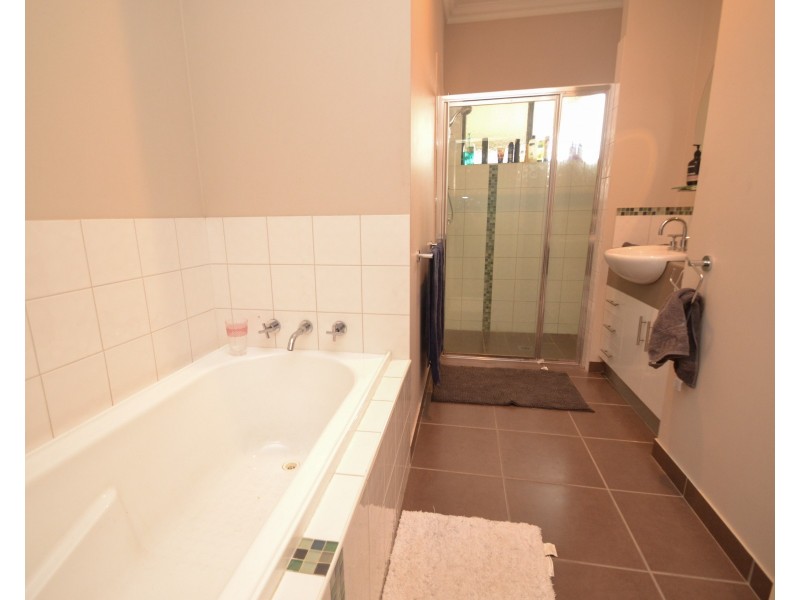 1/1 Jacana Ave, Moama NSW 2731