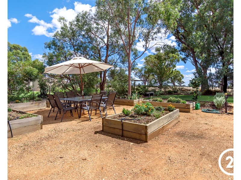 8 Charters Drive, Moama NSW 2731