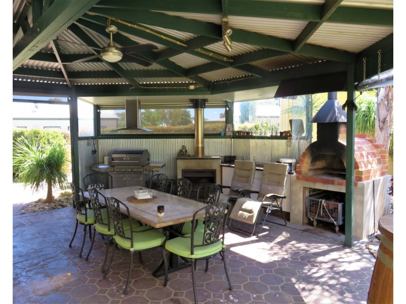 162  Perricoota Road, Moama NSW 2731