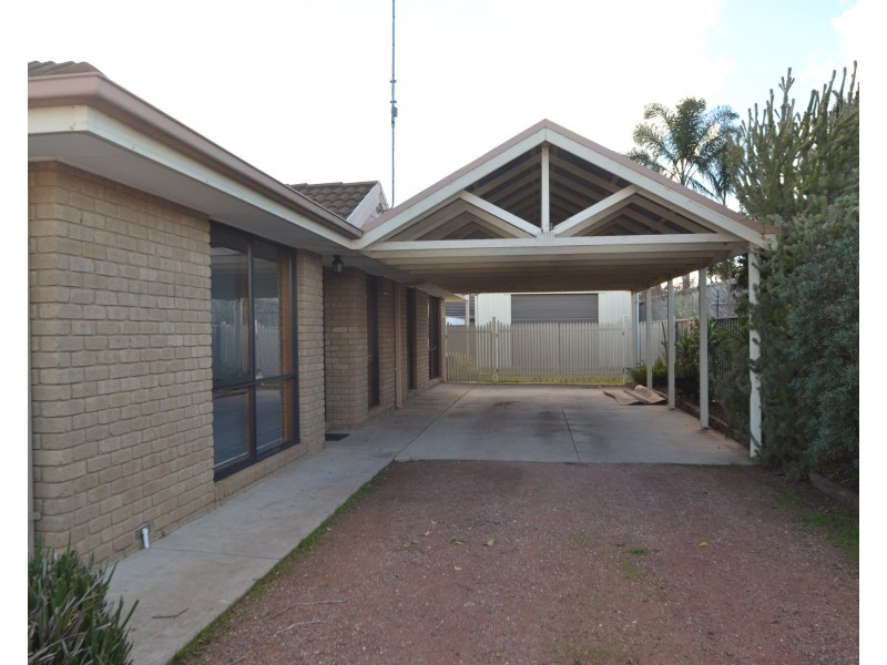18 Pevensey Place, Echuca VIC 3564