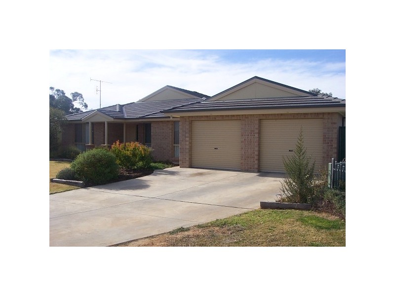 65 Woodlands Circuit, Echuca VIC 3564