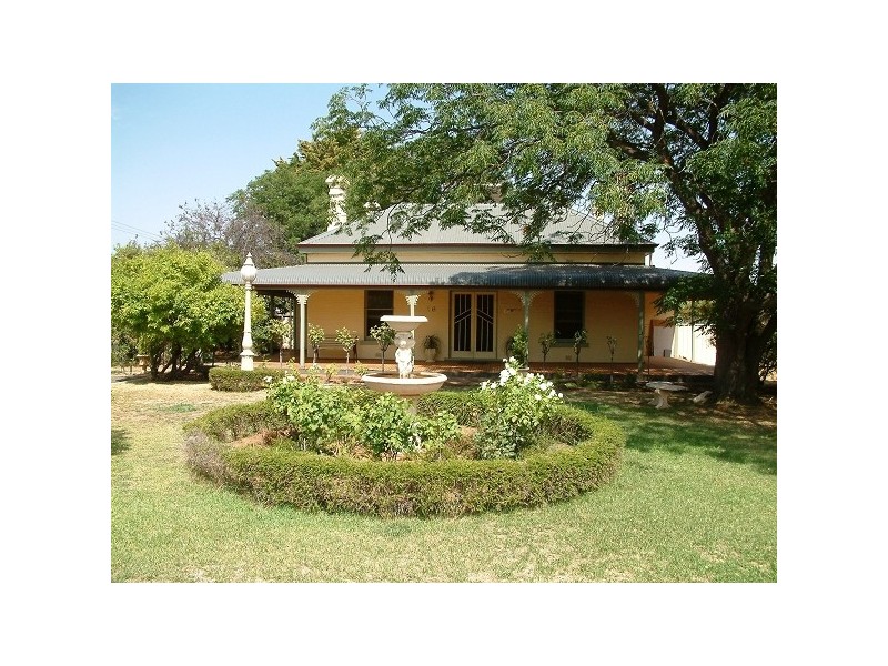 16 Echuca Road, Rochester VIC 3561