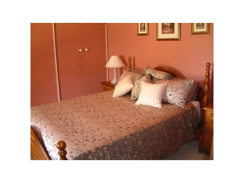 16 Echuca Road, Rochester VIC 3561