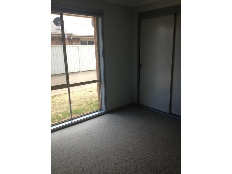 1/102 Crossen Street, Echuca VIC 3564