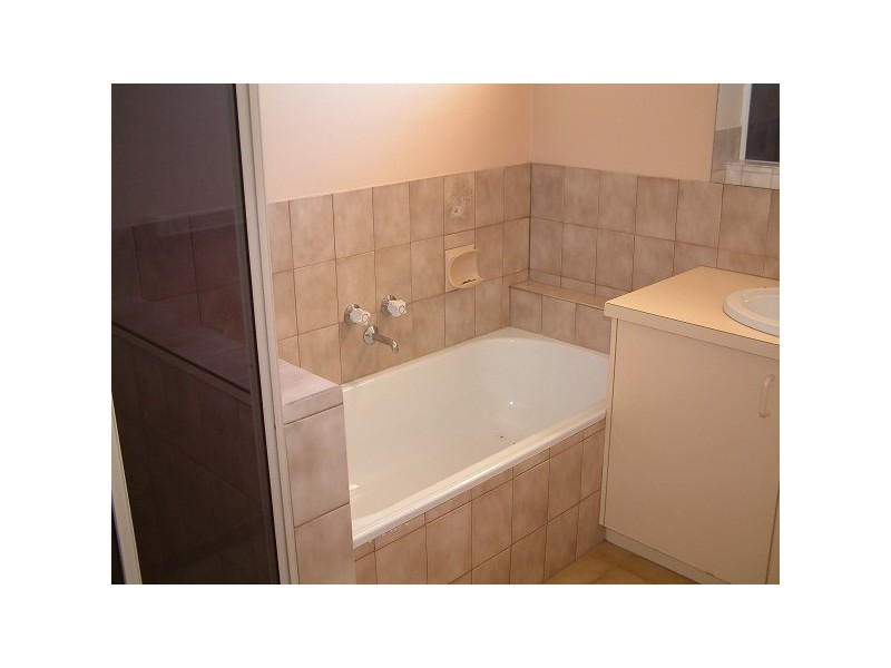 Unit 1-3/102 Crossen Street, Echuca VIC 3564