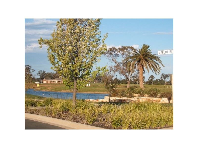 4 Pinot Ct, Moama NSW 2731