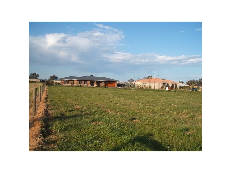 4 Pinot Ct, Moama NSW 2731