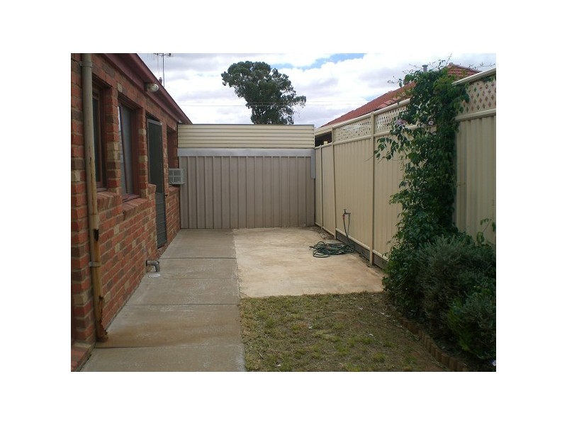 Unit 2, 5 Elizabeth St, Echuca VIC 3564
