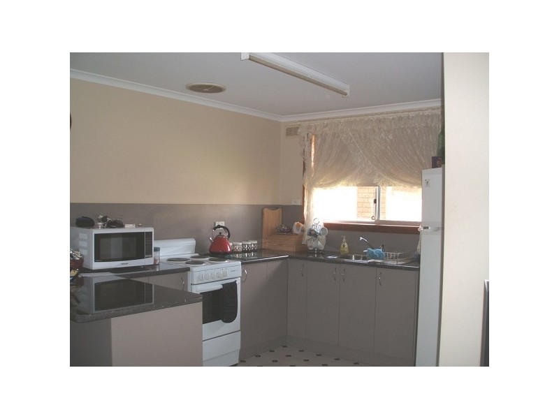 Unit 1, 9 Priory St, Rochester VIC 3561