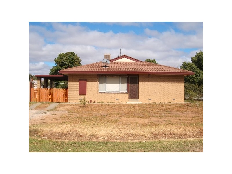 Unit 2, 9 Priory St, Rochester VIC 3561