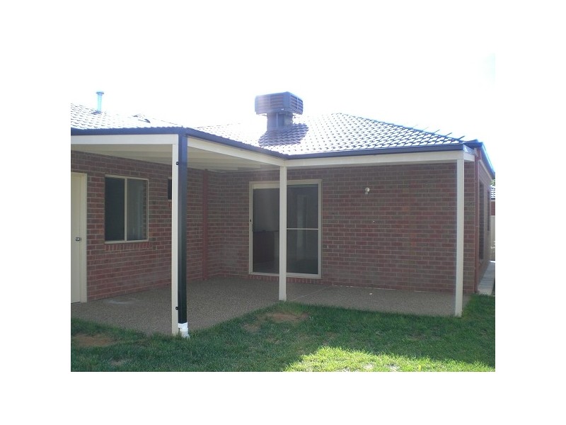 2/2 Riverina Parade, Echuca VIC 3564