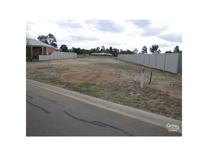 12 Kingfisher Drive West, Moama NSW 2731