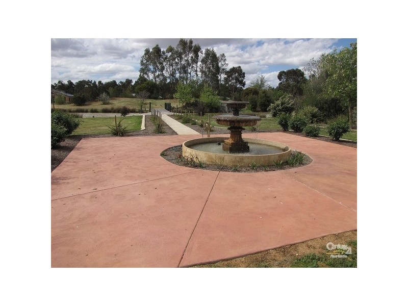 12 Kingfisher Drive West, Moama NSW 2731
