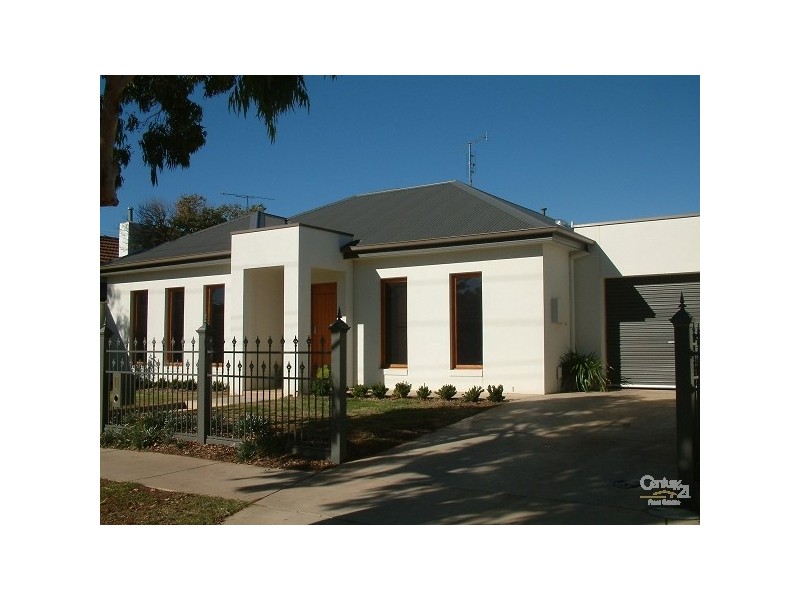 143 Pakenham Street, Echuca VIC 3564