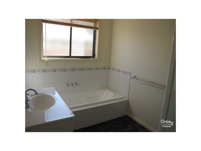 48 Kerford, Rochester VIC 3561