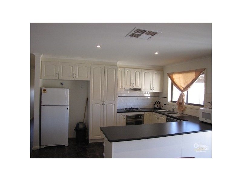 48 Kerford, Rochester VIC 3561