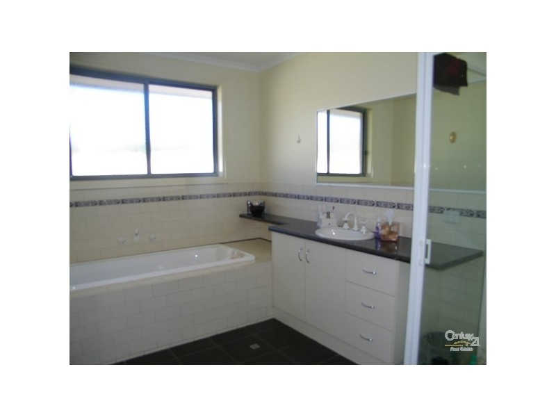 7 Kingfisher Drive West   Moama via, Echuca VIC 3564