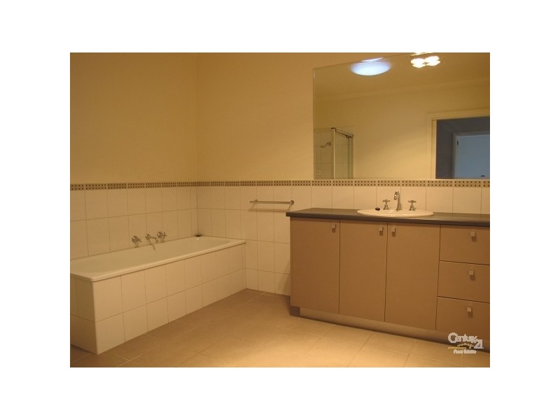 4 142-144 Bowen, Echuca VIC 3564