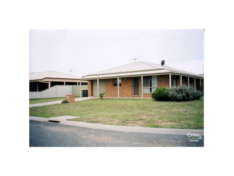 Unit 1/2 Wave Court, Echuca VIC 3564