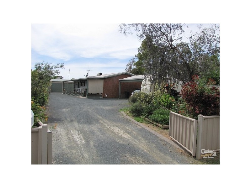 57 Francis, Rochester VIC 3561