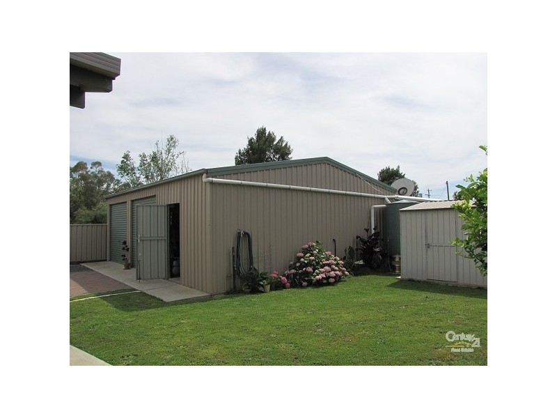 57 Francis, Rochester VIC 3561