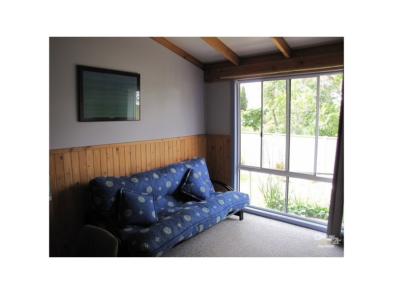 57 Francis, Rochester VIC 3561