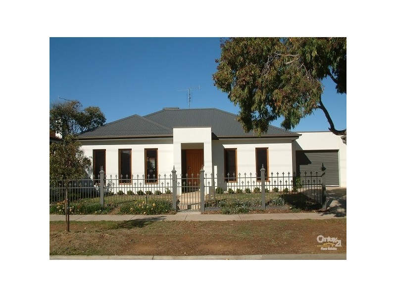 143 Pakenham Street, Echuca VIC 3564