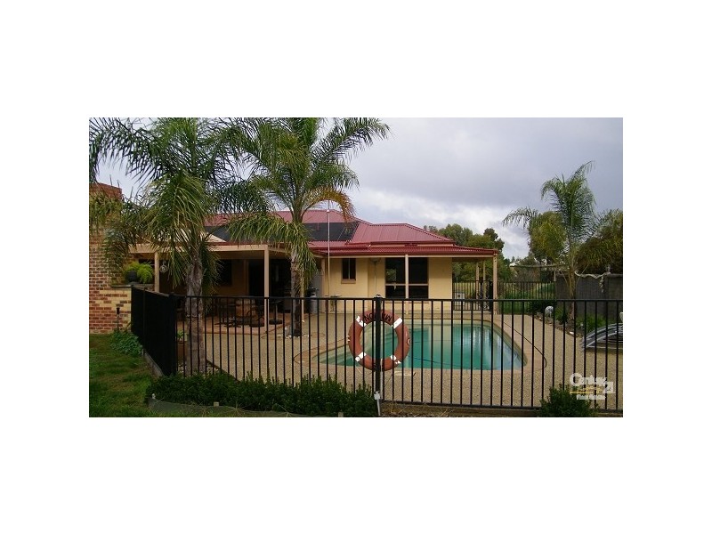 37 Wharparilla Dr, Echuca VIC 3564