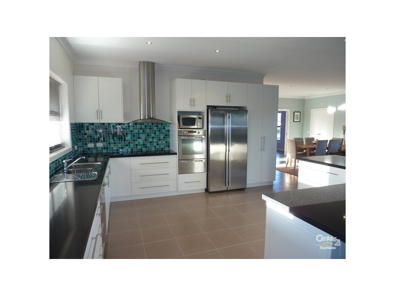 5 Castletown Crt, Echuca VIC 3564