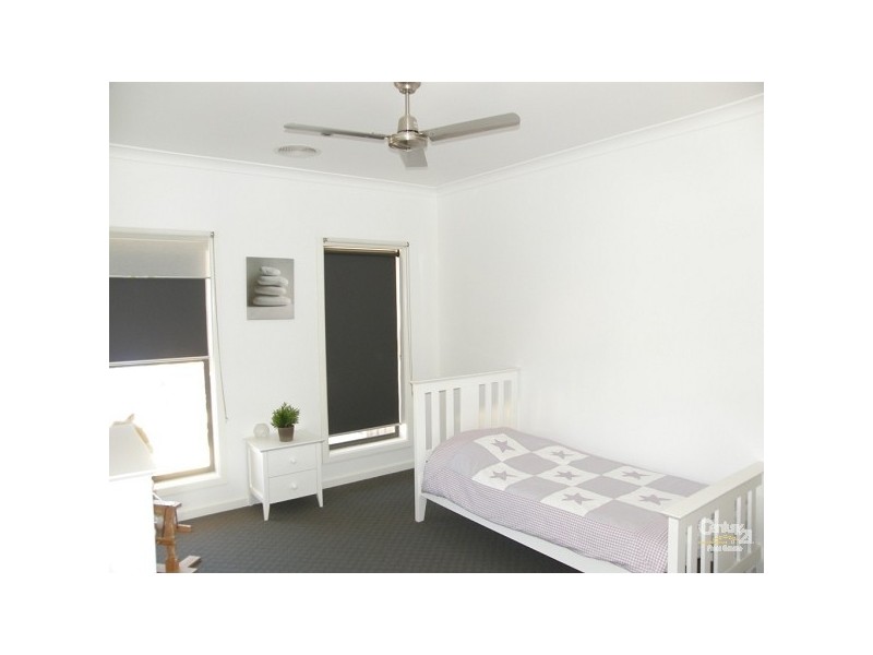 5 Castletown Crt, Echuca VIC 3564