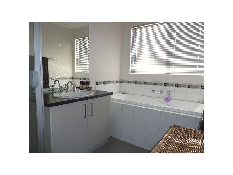 2 Aston Crt, Echuca VIC 3564