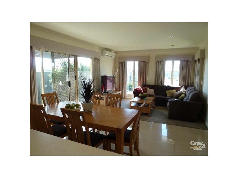 2/25 Sunset Avenue, Echuca VIC 3564