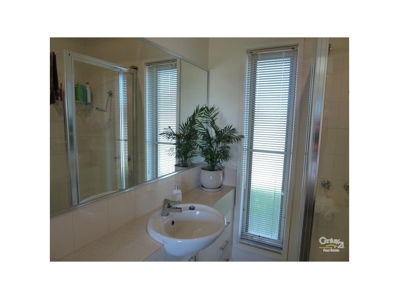 2/25 Sunset Avenue, Echuca VIC 3564