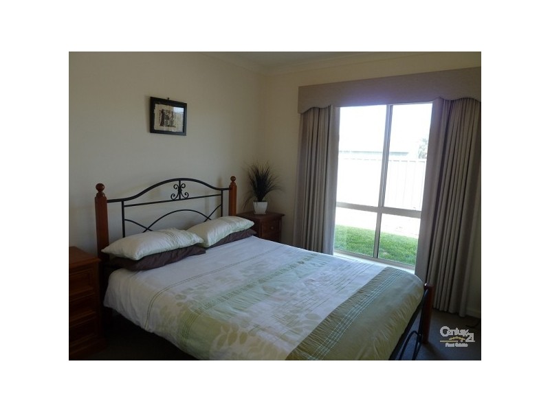 2/25 Sunset Avenue, Echuca VIC 3564