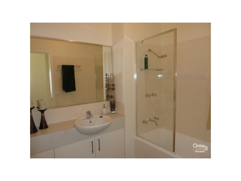 2/25 Sunset Avenue, Echuca VIC 3564