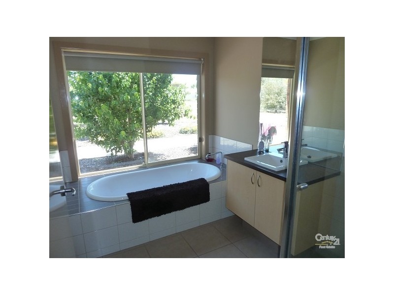 7 Silvergums Place, Moama NSW 2731