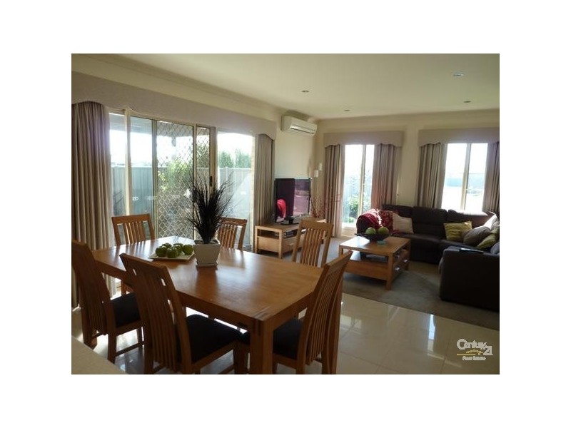 2/25 Sunset Avenue, Echuca VIC 3564