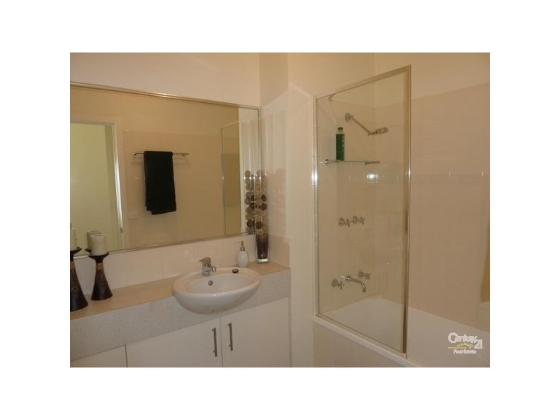 2/25 Sunset Avenue, Echuca VIC 3564