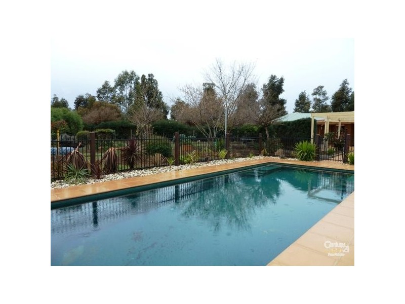 110 Schoeffel Drive, Echuca VIC 3564