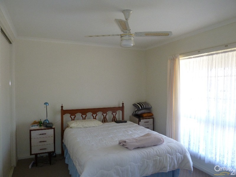 1/2 Wave crt, Echuca VIC 3564