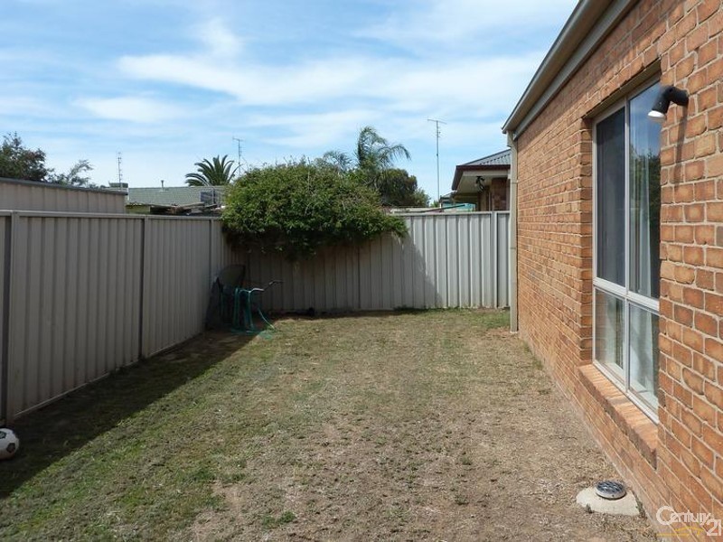 2/2  Wave crt, Echuca VIC 3564