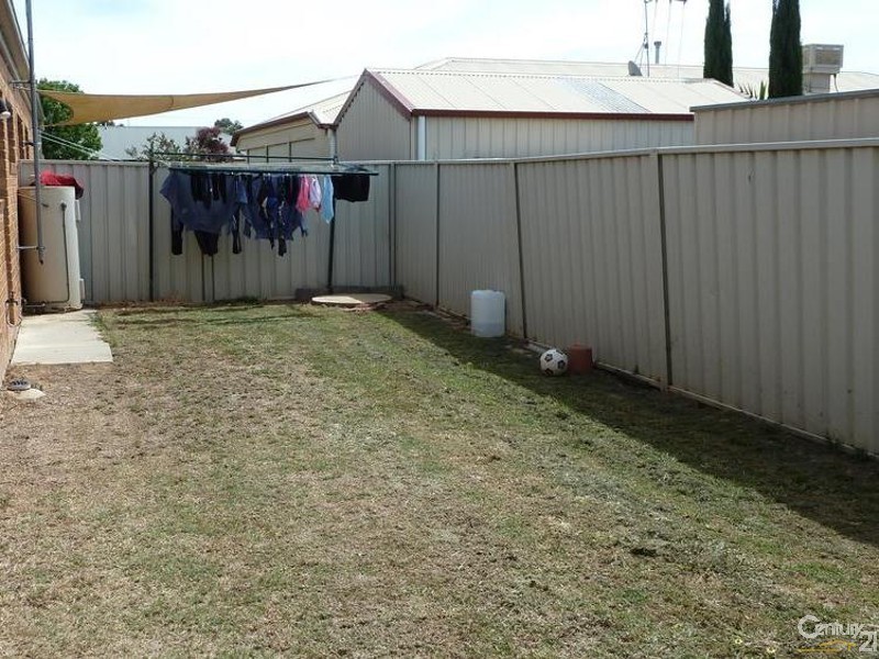 2/2  Wave crt, Echuca VIC 3564