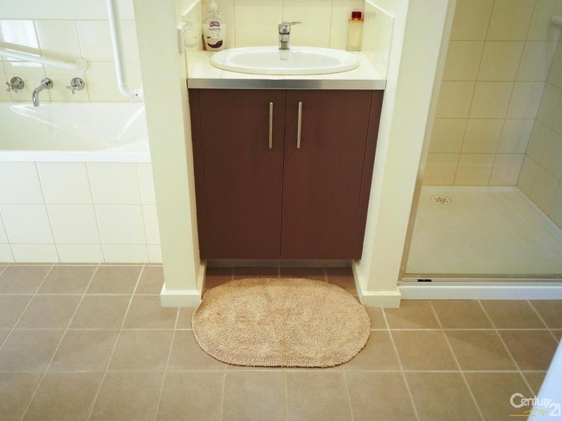 2/23 Sunset Ave, Echuca VIC 3564