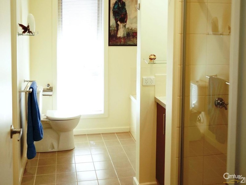 2/23 Sunset Ave, Echuca VIC 3564