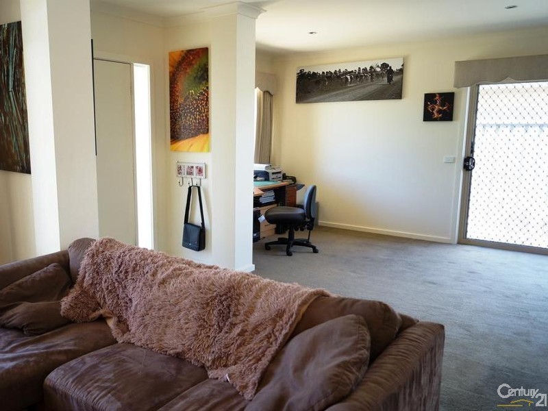 2/23 Sunset Ave, Echuca VIC 3564