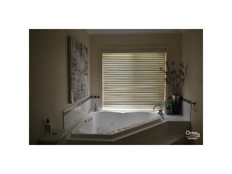 5 Kingfisher Drive West, Moama NSW 2731