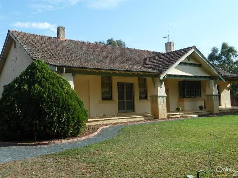 52  Railway Road, Rochester VIC 3561