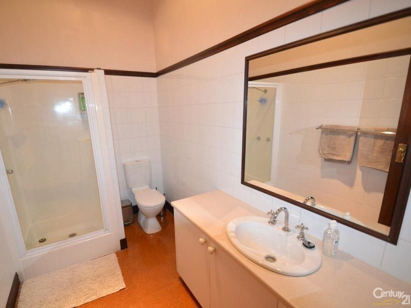 52  Railway Road, Rochester VIC 3561