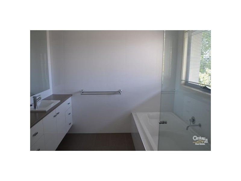 3/2 Maiden Street Moama via, Echuca VIC 3564