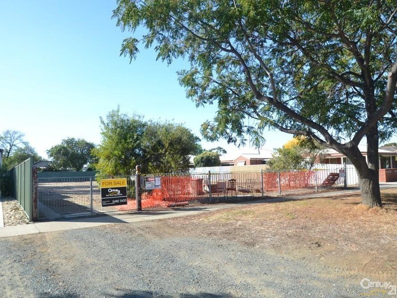74 Hovell Street, Echuca VIC 3564